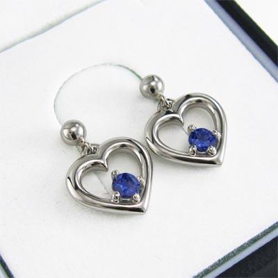 9月誕生石 サファイヤ 18金ホワイトゴールド ハート ジュエリーピアス 一粒石の画像