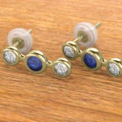 9月の誕生石 スリーストーン ジュエリーピアス サファイア(青) 18金イエローゴールドの画像