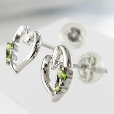 ペリドット 8月の誕生石 ジュエリーピアス k18ホワイトゴールド ハートの画像