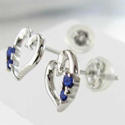 18金ホワイトゴールド サファイア(青) ピアス 9月誕生石 ハートの画像