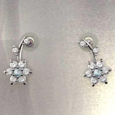 天然ダイヤモンド ホワイトゴールドk18 フラワー 3月誕生石 ピアス アクアマリンの画像