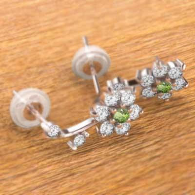 天然ダイヤモンド ペリドット ジュエリーピアス ホワイトゴールドk18 フラワー 8月の誕生石の画像