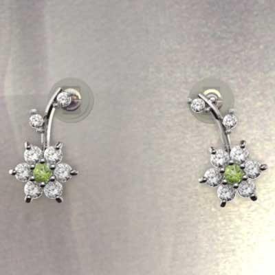 天然ダイヤモンド ペリドット ジュエリーピアス ホワイトゴールドk18 フラワー 8月の誕生石の画像