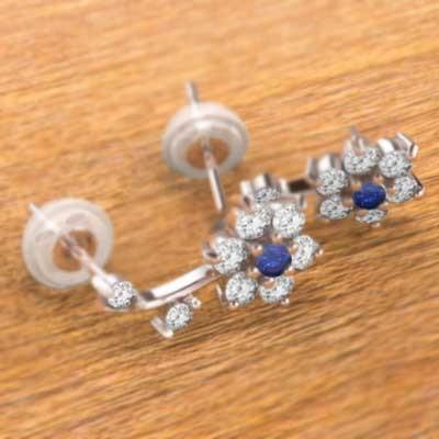 サファイヤ フラワー 9月の誕生石 天然ダイヤモンド ジュエリーピアス 18金ホワイトゴールドの画像