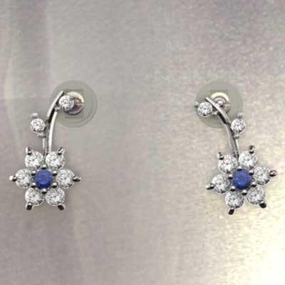 サファイヤ フラワー 9月の誕生石 天然ダイヤモンド ジュエリーピアス 18金ホワイトゴールドの画像
