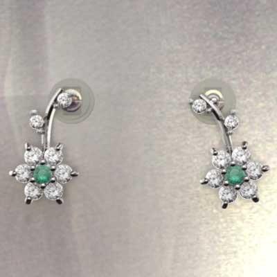 5月誕生石 フラワー Pt900 ジュエリーピアス エメラルド 天然ダイヤモンドの画像