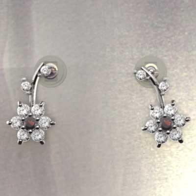 ジュエリーピアス 1月誕生石 ガーネット 白金（プラチナ）900 天然ダイヤモンド フラワーの画像