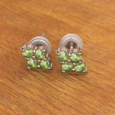 ジュエリーピアス 18金ピンクゴールド 8月の誕生石 ペリドットの画像