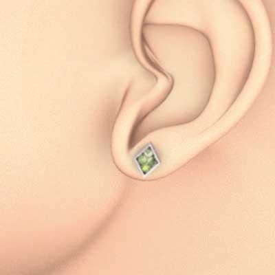 ピアス 8月の誕生石 Pt900 ペリドットの画像