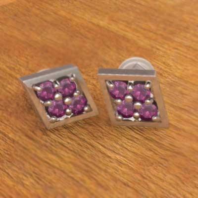 ジュエリーピアス ルビー 7月の誕生石 18金ホワイトゴールドの画像