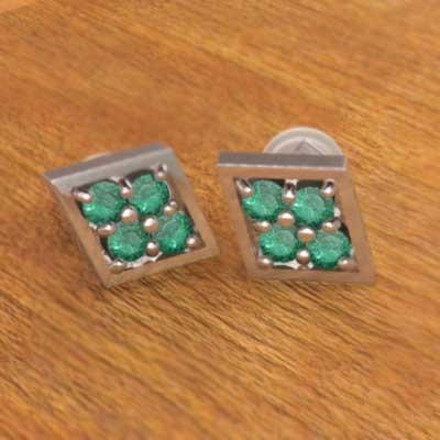 ピアス プラチナ900 5月の誕生石 エメラルドの画像