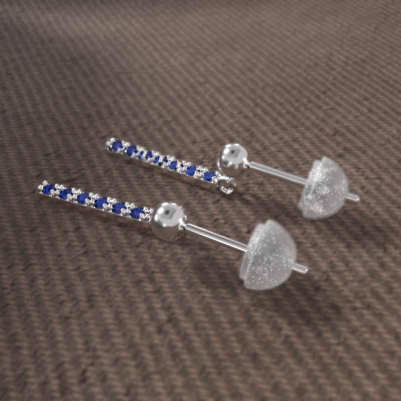 プレート 9月の誕生石 大サイズ サファイア(青) ジュエリーピアス 白金（プラチナ）900の画像