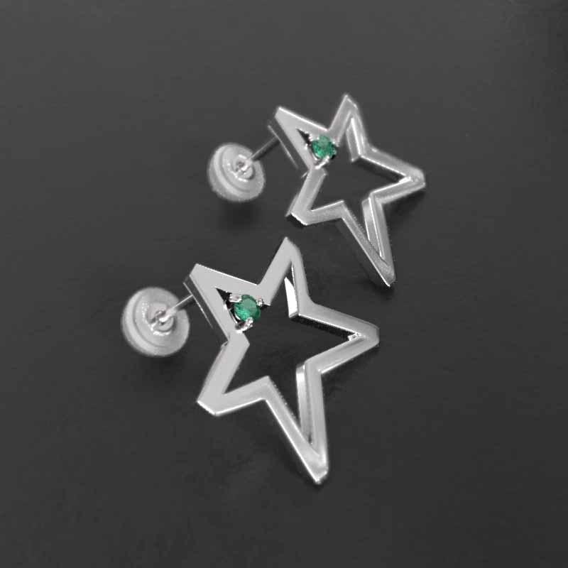 プラチナ900 スター 大サイズ 5月の誕生石 一粒石 ジュエリーピアス エメラルドの画像