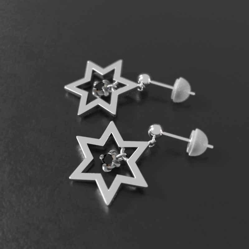 一粒石 4月の誕生石 六芒星 ジュエリーピアス 中サイズ ブラックダイヤ(黒ダイヤ) k18ホワイトゴールド スターの画像