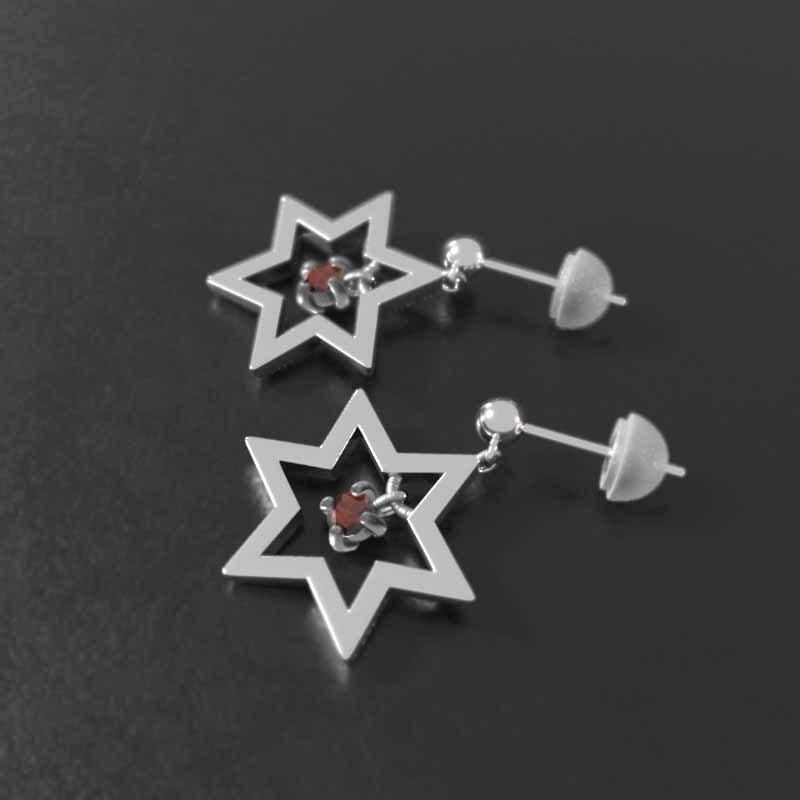スター 中サイズ 一粒石 ガーネット 六芒星 k18ホワイトゴールド 1月誕生石 ピアスの画像