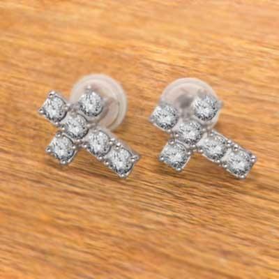 ピアス k18ホワイトゴールド ダイヤモンド 約0.37カラット クロス 4月誕生石の画像