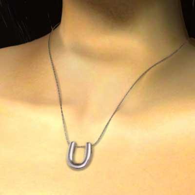 ペンダントトップとネックレス プラチナ900 シンプル 馬蹄の画像