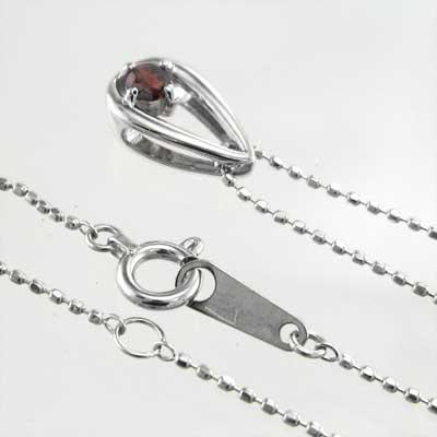 ペンダントトップとネックレス 一粒石 白金（プラチナ）900 ガーネット 1月誕生石の画像