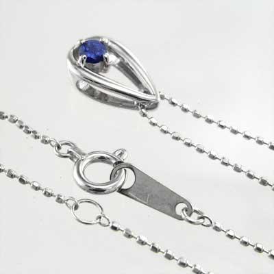 9月誕生石 サファイヤ 一粒石 Pt900 ペンダントトップとネックレスの画像