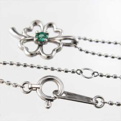 5月の誕生石 クローバー 一粒石 ペンダントトップとネックレス プラチナ900 エメラルドの画像
