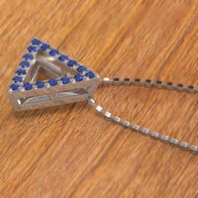 ペンダントトップとネックレス サファイア(青) 白金（プラチナ）900 9月誕生石の画像