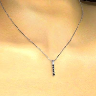 プラチナ900 ネックレスジュエリー プレート 4月誕生石 小サイズ ブラックダイヤモンドの画像