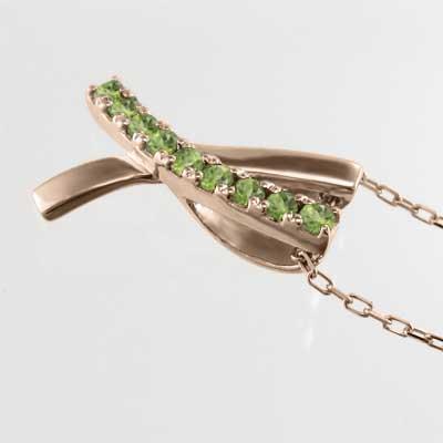 ペンダントトップとネックレス 8月の誕生石 クロス ピンクゴールドk18 ペリドットの画像