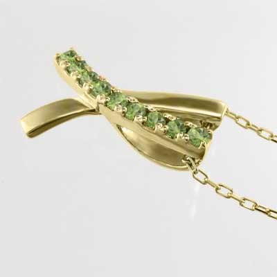 18金イエローゴールド 8月の誕生石 ペリドット クロス ペンダントネックレスの画像