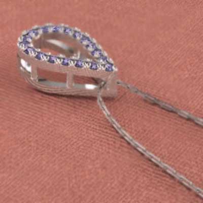 ペンダントトップとネックレス プラチナ900 アメシスト 2月の誕生石の画像