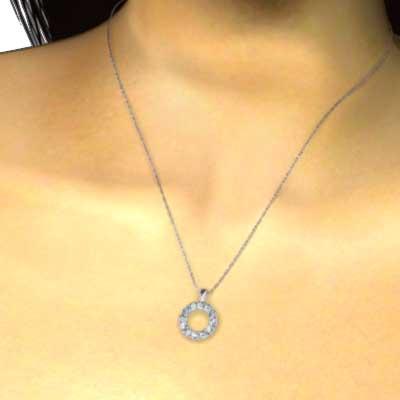 アクアマリン 3月の誕生石 白金（プラチナ）900 ペンダントトップとネックレスの画像