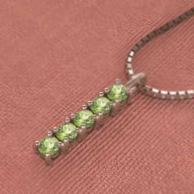 ペンダントトップとネックレス ペリドット 8月の誕生石 k18ピンクゴールド ファイブストーンの画像