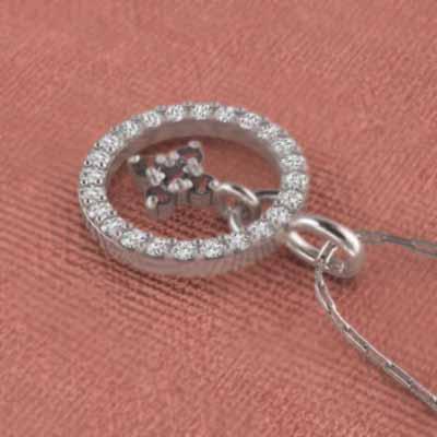 ガーネット ペンダントトップとネックレス k18ホワイトゴールド 1月の誕生石 クロス 天然ダイヤモンドの画像