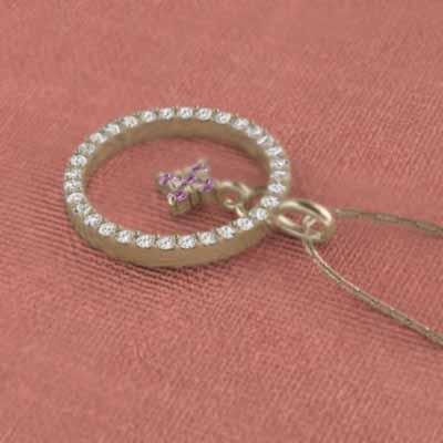 ペンダントネックレス クロス 9月誕生石 10金イエローゴールド ピンクサファイヤの画像