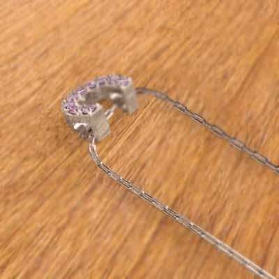 馬蹄 小サイズ k10ピンクゴールド ペンダントトップとネックレス ピンクサファイア 9月誕生石の画像