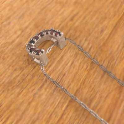 ペンダントトップとネックレス 馬蹄 中サイズ 1月の誕生石 ガーネット k18ピンクゴールドの画像