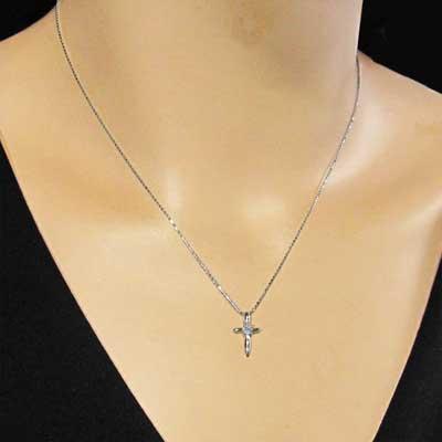約0.07カラット 4月誕生石 ダイアモンド クロス プラチナ900 一粒石 ペンダントの画像