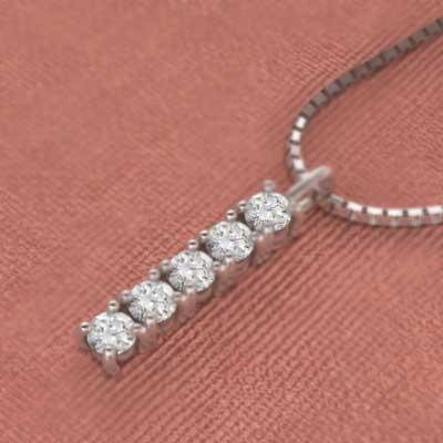 天然ダイヤモンド プレート ペンダントトップとネックレス プラチナ900 約0.47カラット 4月誕生石の画像