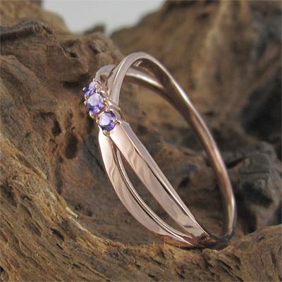 アメジスト(紫水晶) スリーストーン 2月誕生石 リング クロス 18金ピンクゴールドの画像