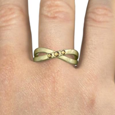 11月誕生石 18金イエローゴールド 指輪 クロス スリーストーン (黄水晶)シトリンの画像