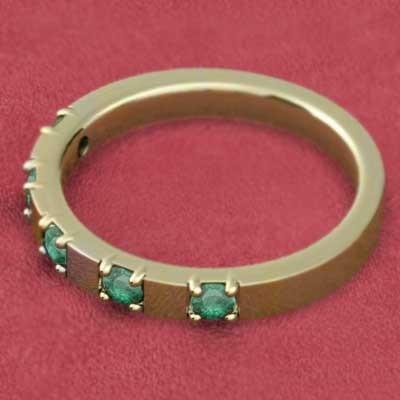 ファイブストーン 指輪 5月の誕生石 エメラルド 18金イエローゴールドの画像