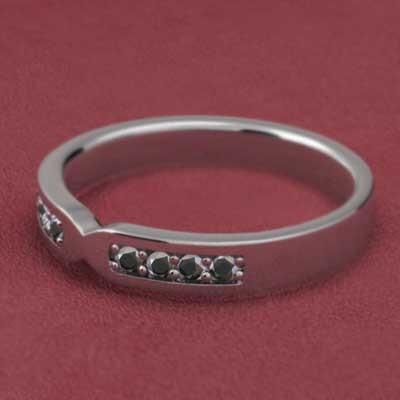 プラチナ900 4月の誕生石 ブラックダイヤモンド 指輪の画像