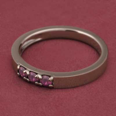 リング 7月の誕生石 ピンクゴールドk10 スリーストーン ルビーの画像