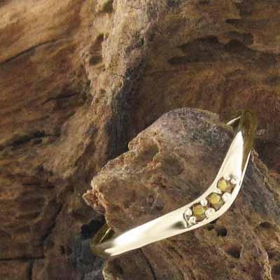 (黄水晶)シトリン 指輪 10金イエローゴールド 11月の誕生石 スレンダー スリーストーンの画像