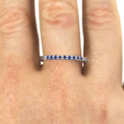 k10ホワイトゴールド 9月の誕生石 サファイア リング スレンダー ハーフエタニティリングの画像