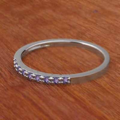 アメジスト(紫水晶) リング スレンダー 18金ホワイトゴールド ハーフエタニティリング 2月誕生石の画像