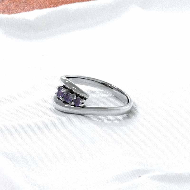 アメシスト(紫水晶) 2月誕生石 白金（プラチナ）900 スリーストーン リング 蛇の画像