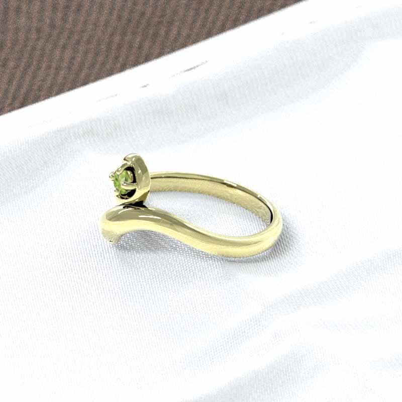 蛇 ペリドット 指輪 18金イエローゴールド 一粒石 8月誕生石の画像