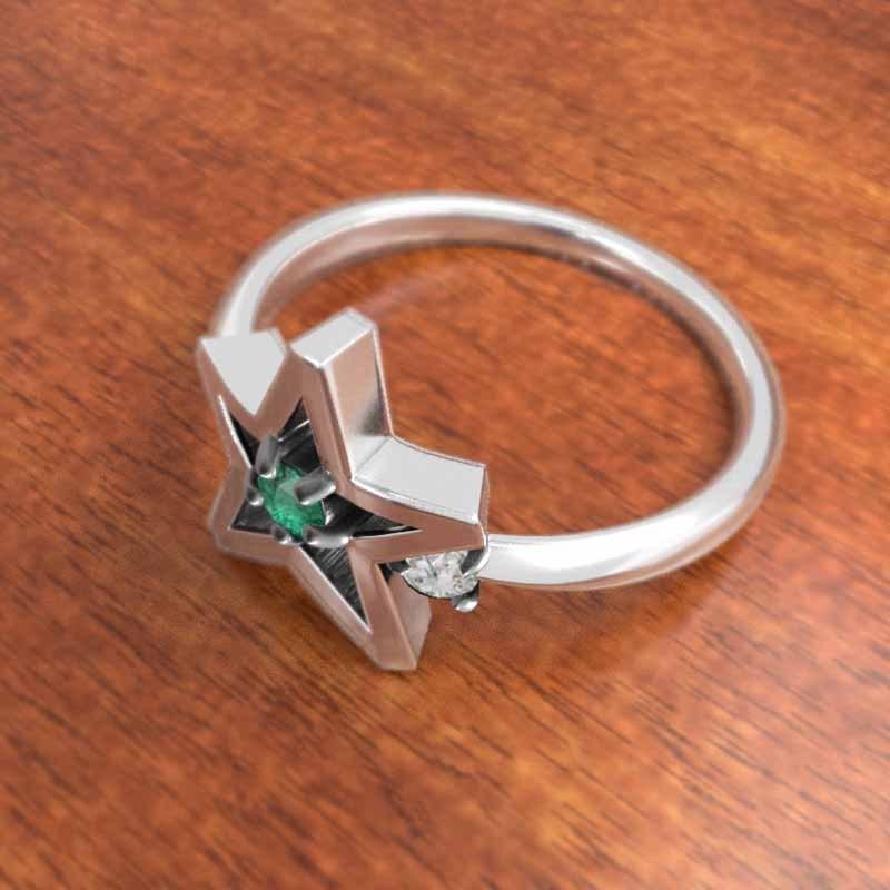 エメラルド リング スター 5月の誕生石 k10ホワイトゴールドの画像