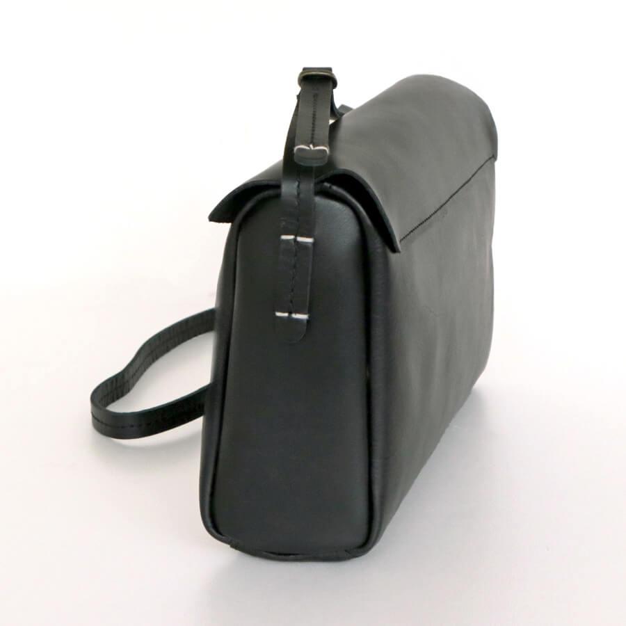 Encachette アンキャシェット レザーポーチショルダー L バッグ