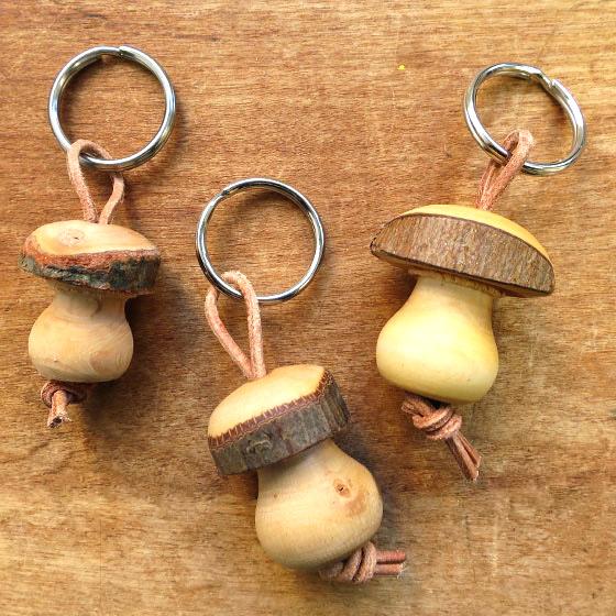 【大量】きのこグッズ　置物、アクセサリー、キーホルダーなど100点以上まとめ 大量】きのこグッズ 置物、アクセサリー、キーホルダーなど100点